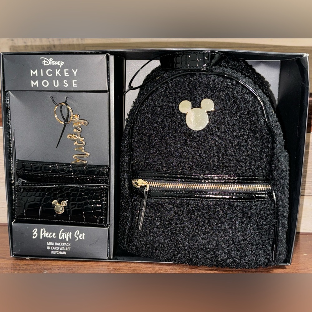 ✅ Super Cute 🥰 Disney Mickey Mouse 3 Piece Gift Set with Gift Box - NEW